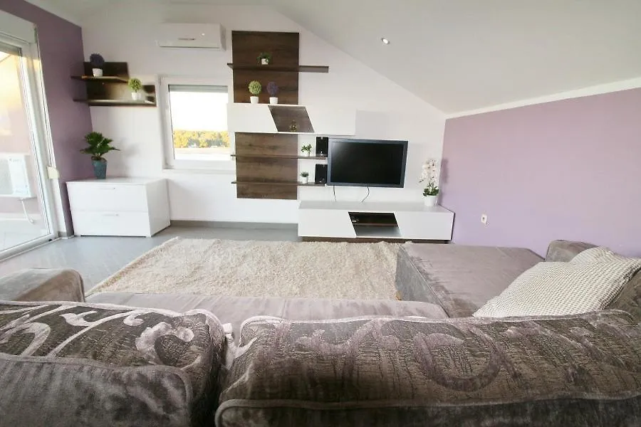 Zatonka Apartments  ザトン